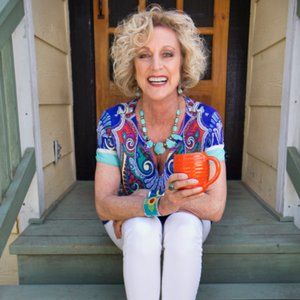 Meet your Posher, Linda, Stylist & Coach